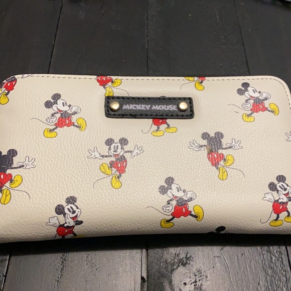 😍Disney Mickey Mouse Wallet Brand New With Tags!! - Picture 7 of 8